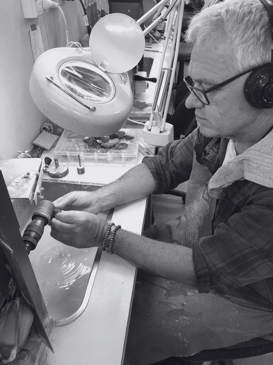 About – Darryn Rae Carving